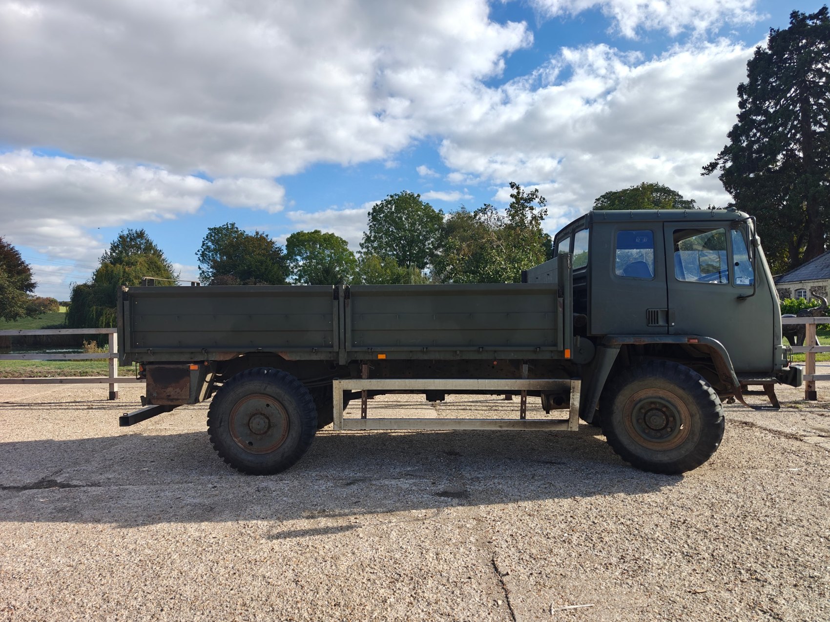Side profile of the DAF T244 4x4 cargo truck