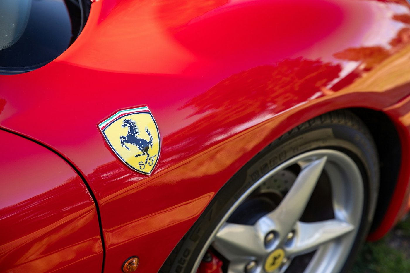 Prancing horse wing badge and five-spoke wheel detail on the Ferrari 360 Spider